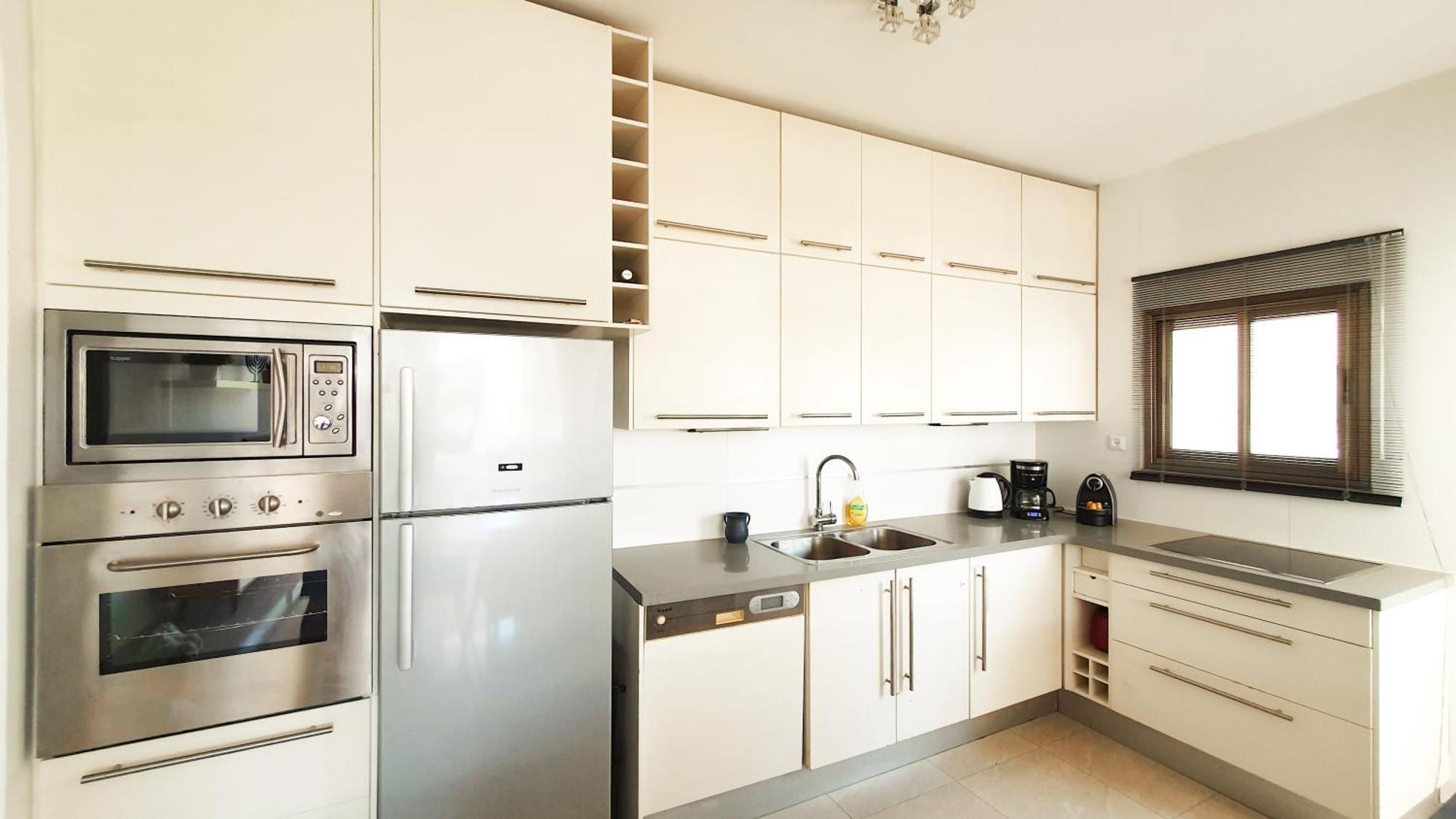 Bnb Israel Apartments - Harav Kook Lilas Tel Aviv Buitenkant foto
